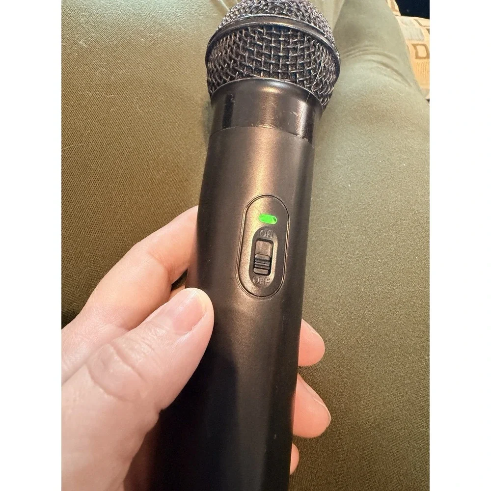 Samson Stage V466 Vocal Wireless System W/ 2 Microphones No Power Cords